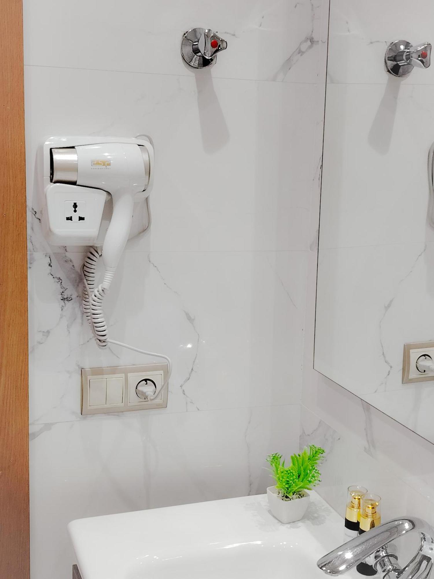 Super Apartement Totalement Neuf A Cote De Marjane Avec La Climatisation Et Wifi Tangier Bagian luar foto